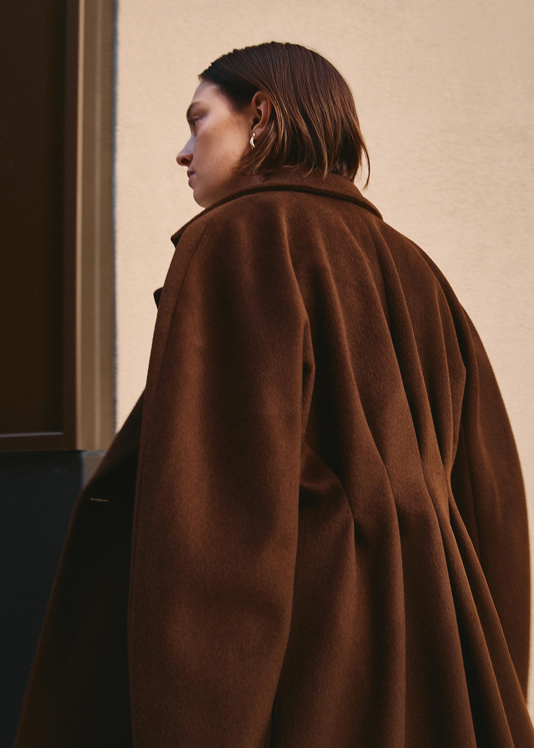 Women's half coat in the softest plaited cashmere-wool blend with unique back detail, crafted in brown double-face fabric for a luxurious look and feel